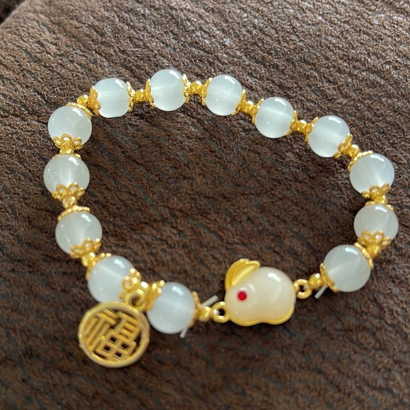 Beautiful Beautiful bracelet. Color white and gold . - Picture 1 of 4